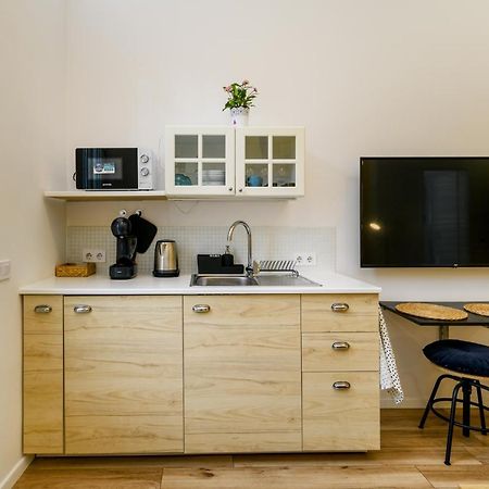 Stylish Yellow Suite In The Heart Of Budapest Exterior photo